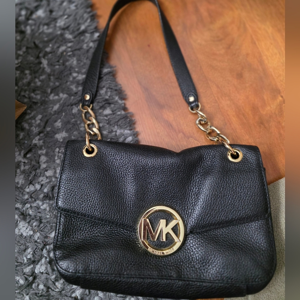 Michael Kors Black Pebbled Shoulder Bag with Gold MK Emblem - Picture 3 of 11